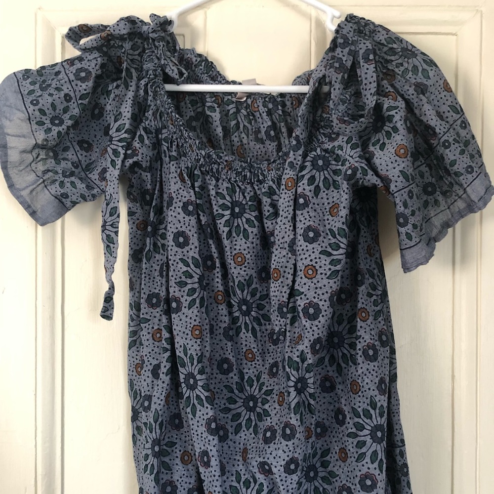 Loft - like new - peasant shirt.  Size Large P